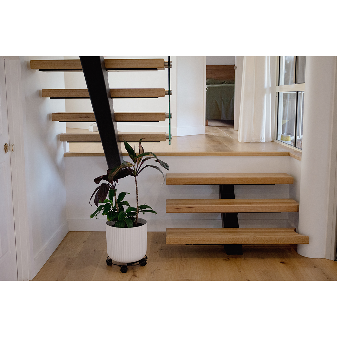 Floating Timber & Glass Staircase — photo 3
