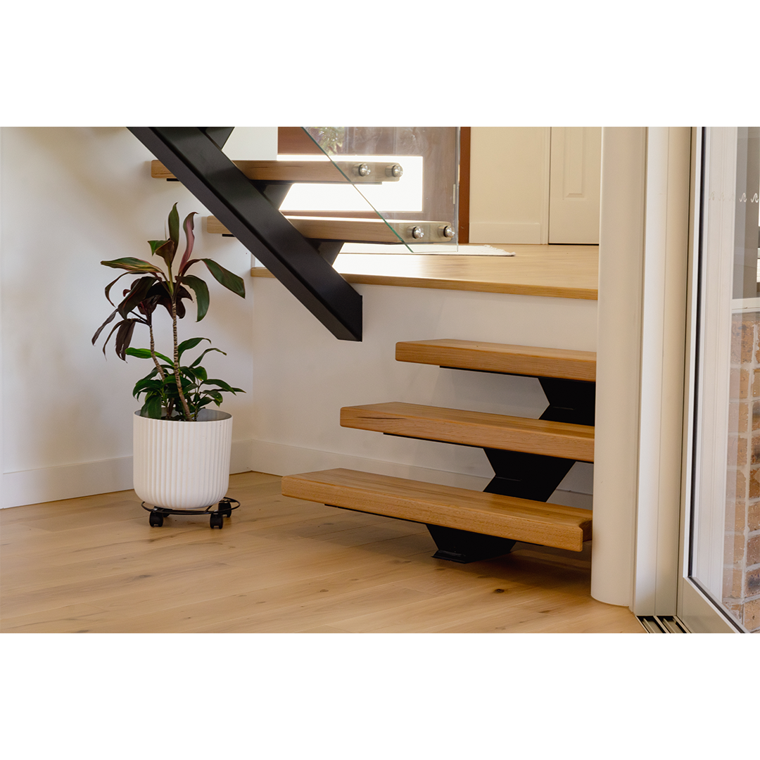 Floating Timber & Glass Staircase — photo 4